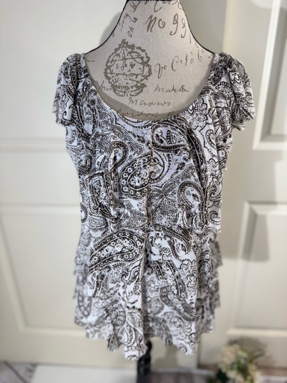 AB Studio Brown & Cream Paisley Short Sleeve Ruffle Top Large